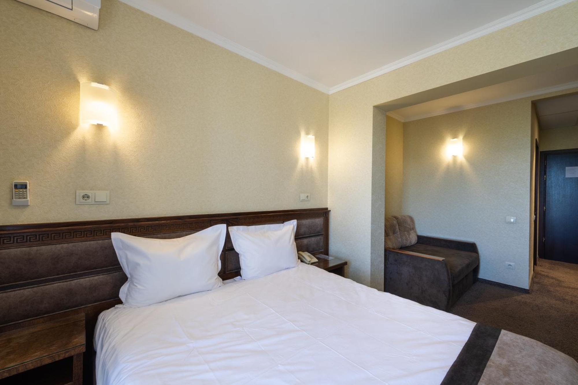 Avalon Palace Ternopil Extérieur photo