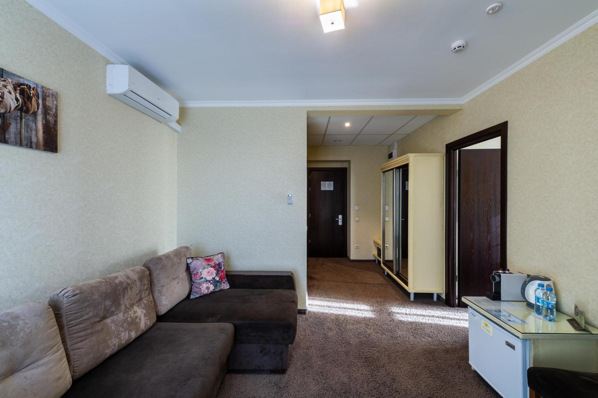 Avalon Palace Ternopil Extérieur photo