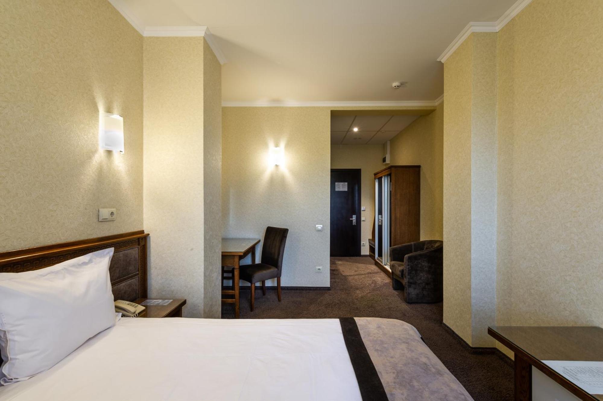 Avalon Palace Ternopil Extérieur photo