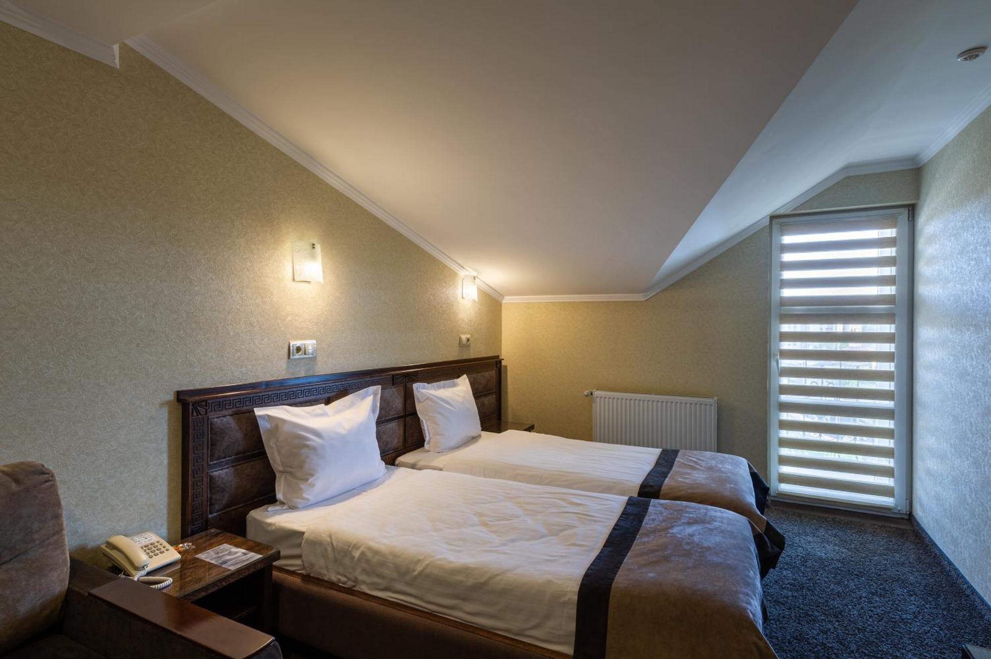Avalon Palace Ternopil Extérieur photo